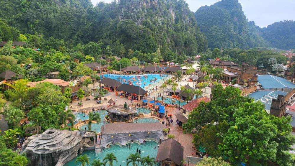 Hotspring 1610 @ Sunway Onsen Neighbour Of Lost World Of Tambun With Theme Park View For 8 Pax